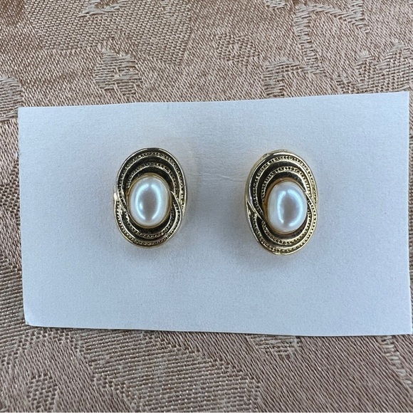 VINTAGE GOLD FAUX PEARL EARRINGS RETRO PINUP POST BACKING GLAM EVENT FORMAL - Picture 6 of 6